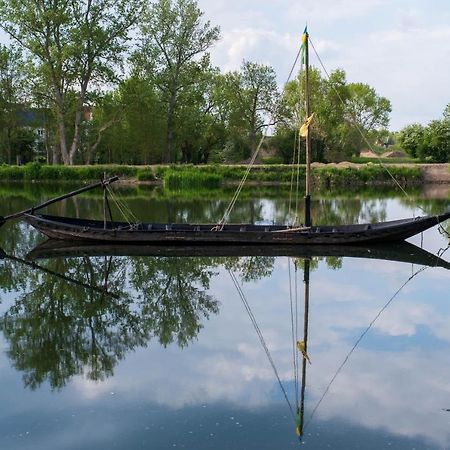 " Le Cher Passant " Savonnieres Bagian luar foto