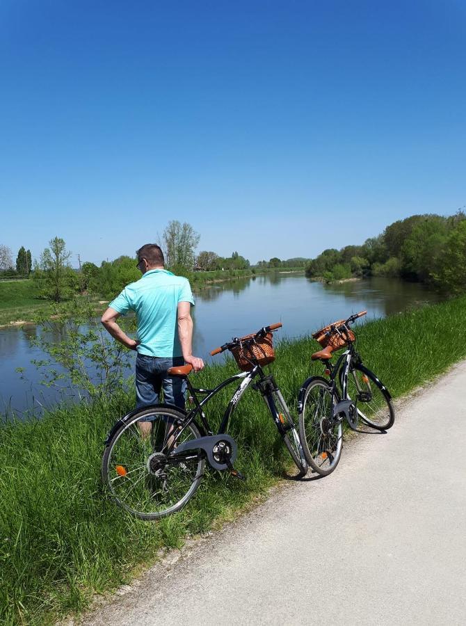 " Le Cher Passant " Savonnieres Bagian luar foto