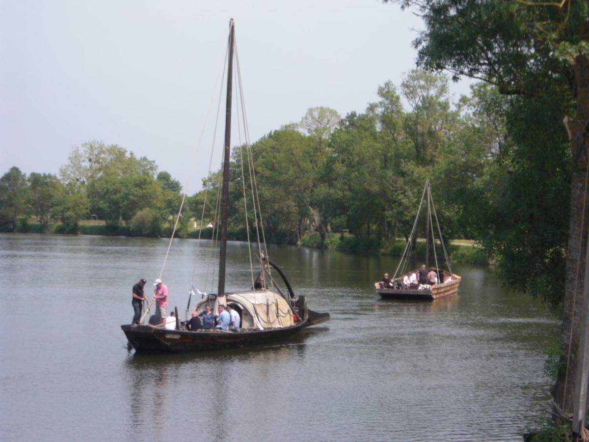 " Le Cher Passant " Savonnieres Bagian luar foto