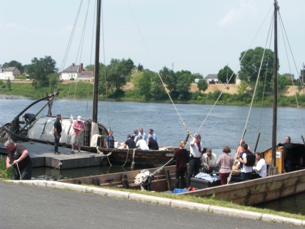 " Le Cher Passant " Savonnieres Bagian luar foto